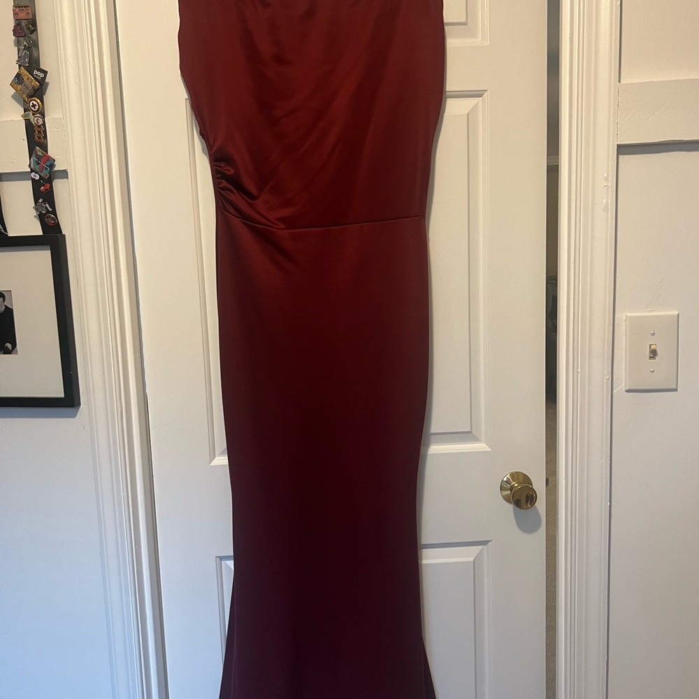 Elegant Burgundy Evening Dress